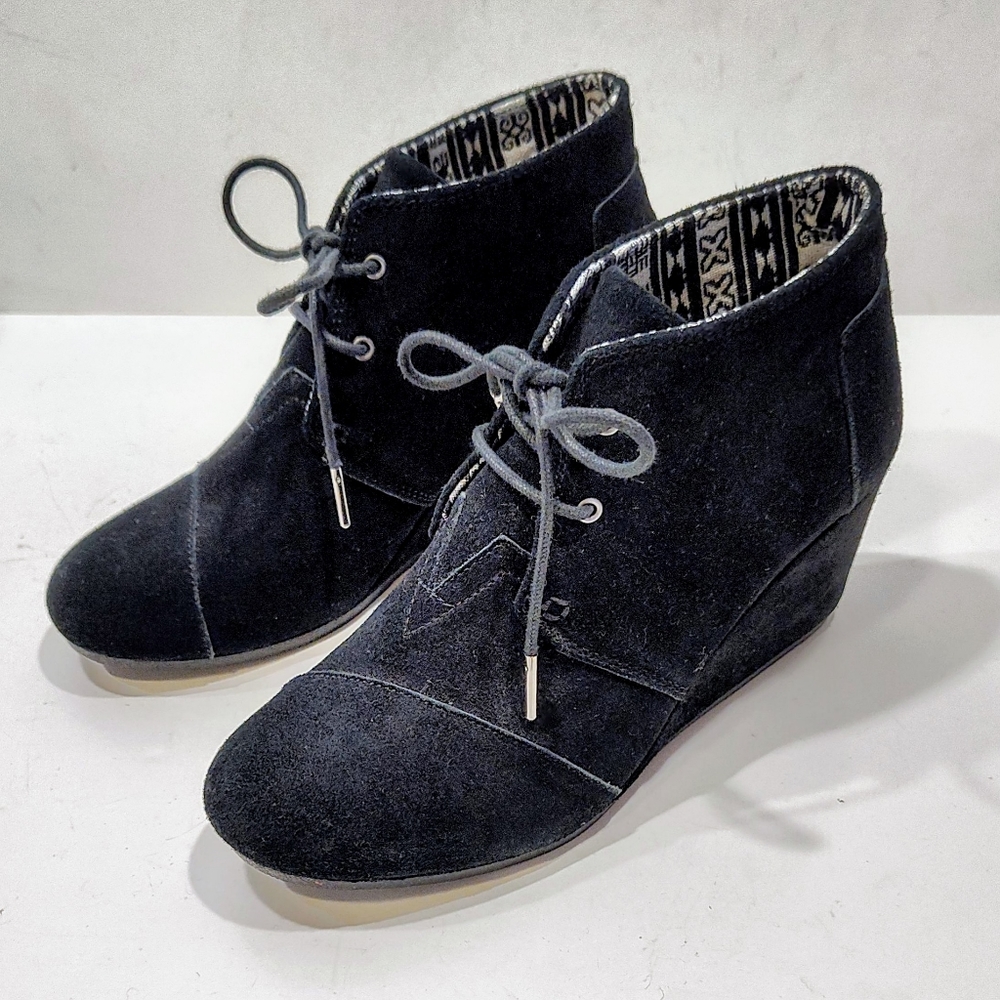 TOMS Desert Wedge Ankle Boots Women’s 10 Black Suede Lace Up Ikat Fabric